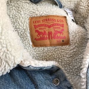 Men’s Levi Sherpa Trucker Jacket Levi size M!